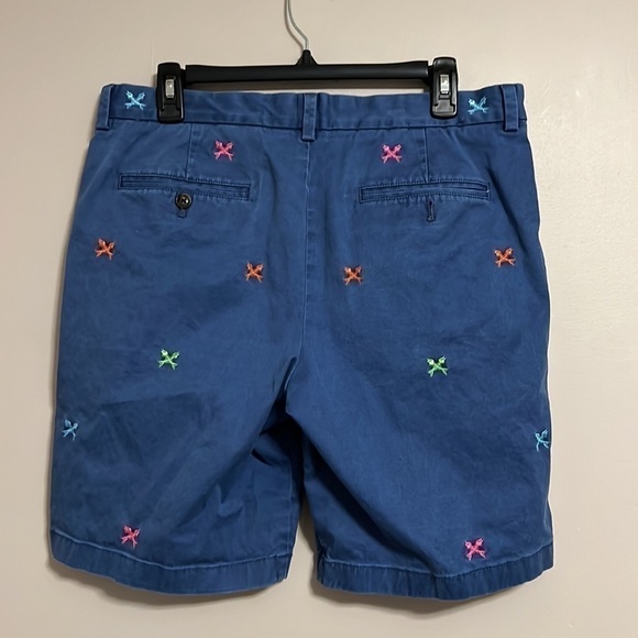 Vineyard Vines Breaker shorts novelty print size 32. - Picture 3 of 12